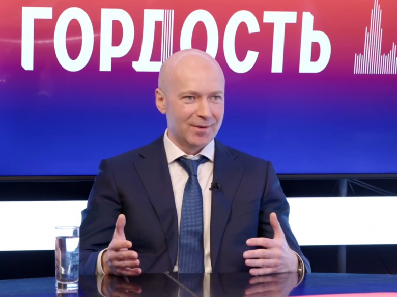 Здесь все свои: в студии директор АНО «Центр «Арктические инициативы» Рустам Романенков